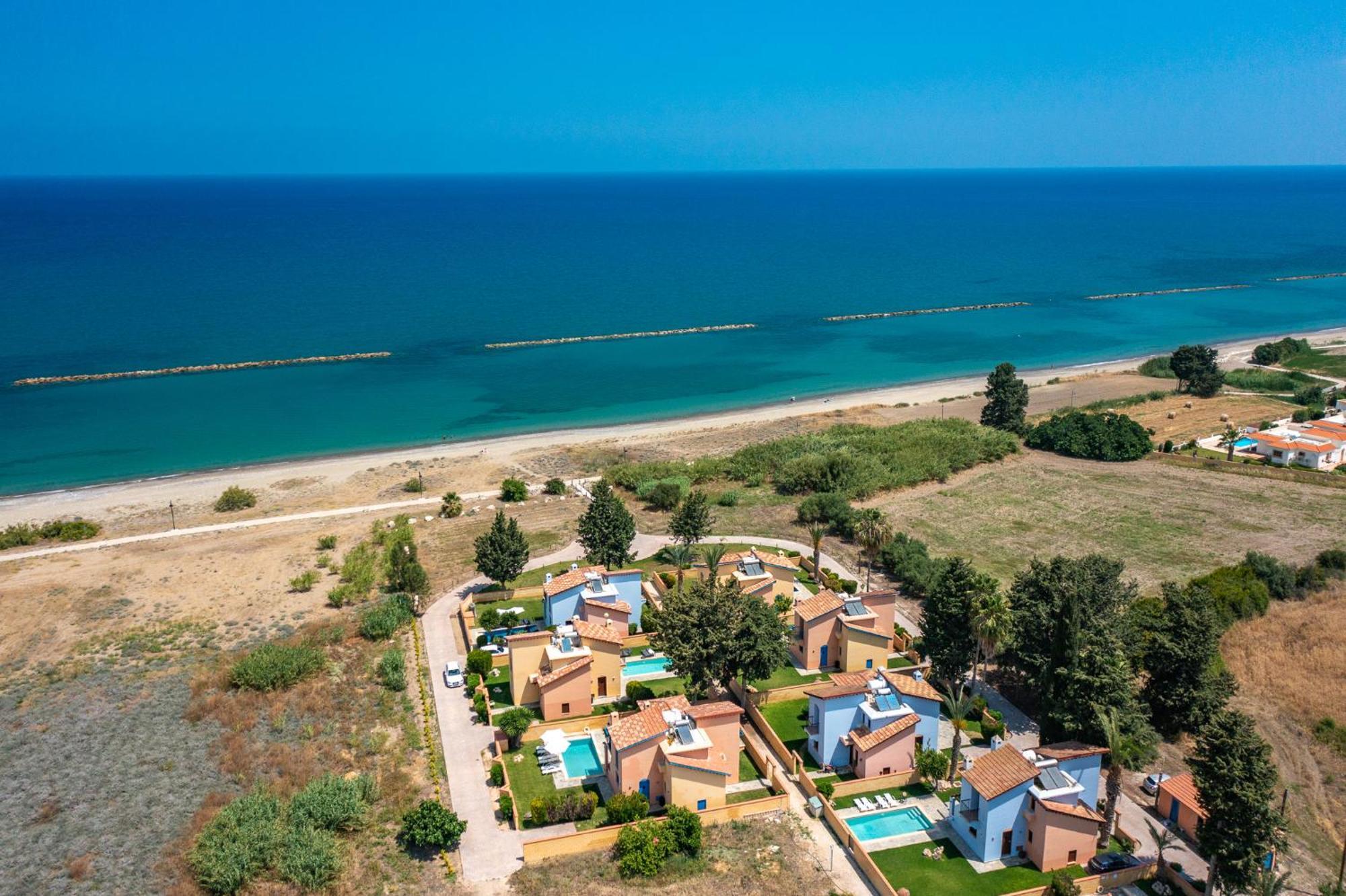 The Olympians Villas Polis Bagian luar foto