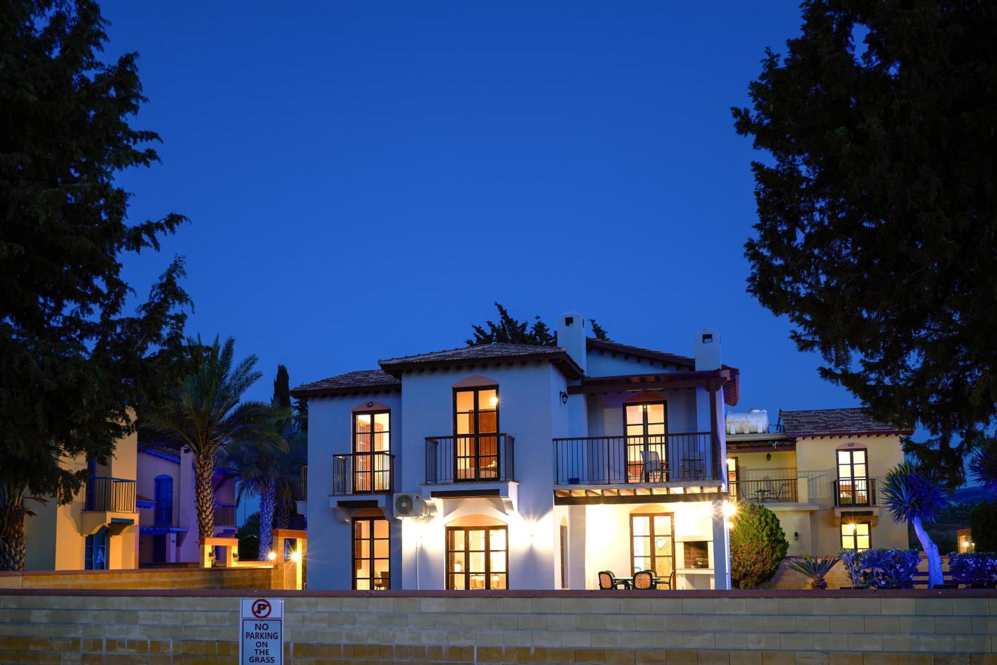 The Olympians Villas Polis Bagian luar foto