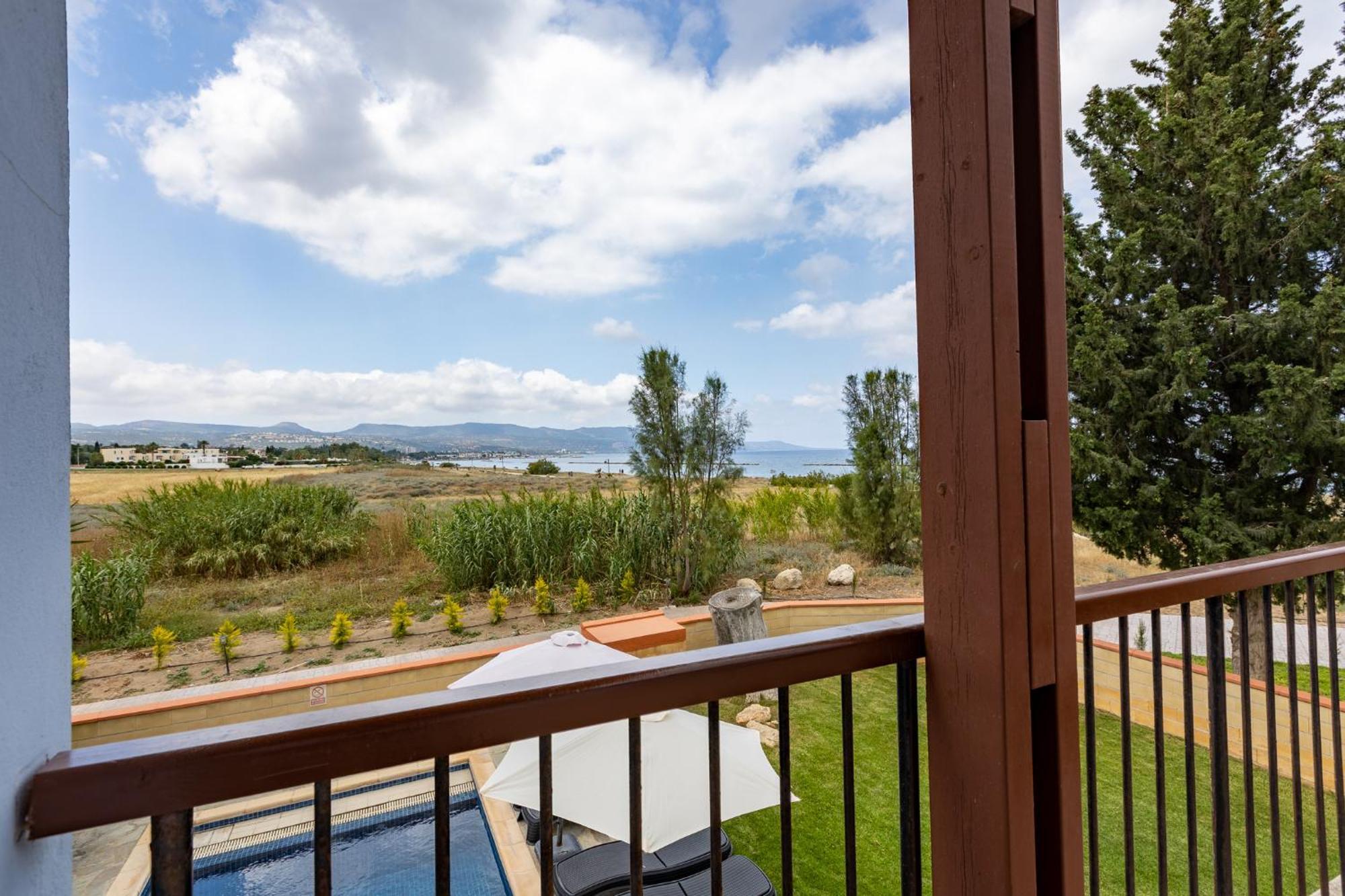 The Olympians Villas Polis Bagian luar foto
