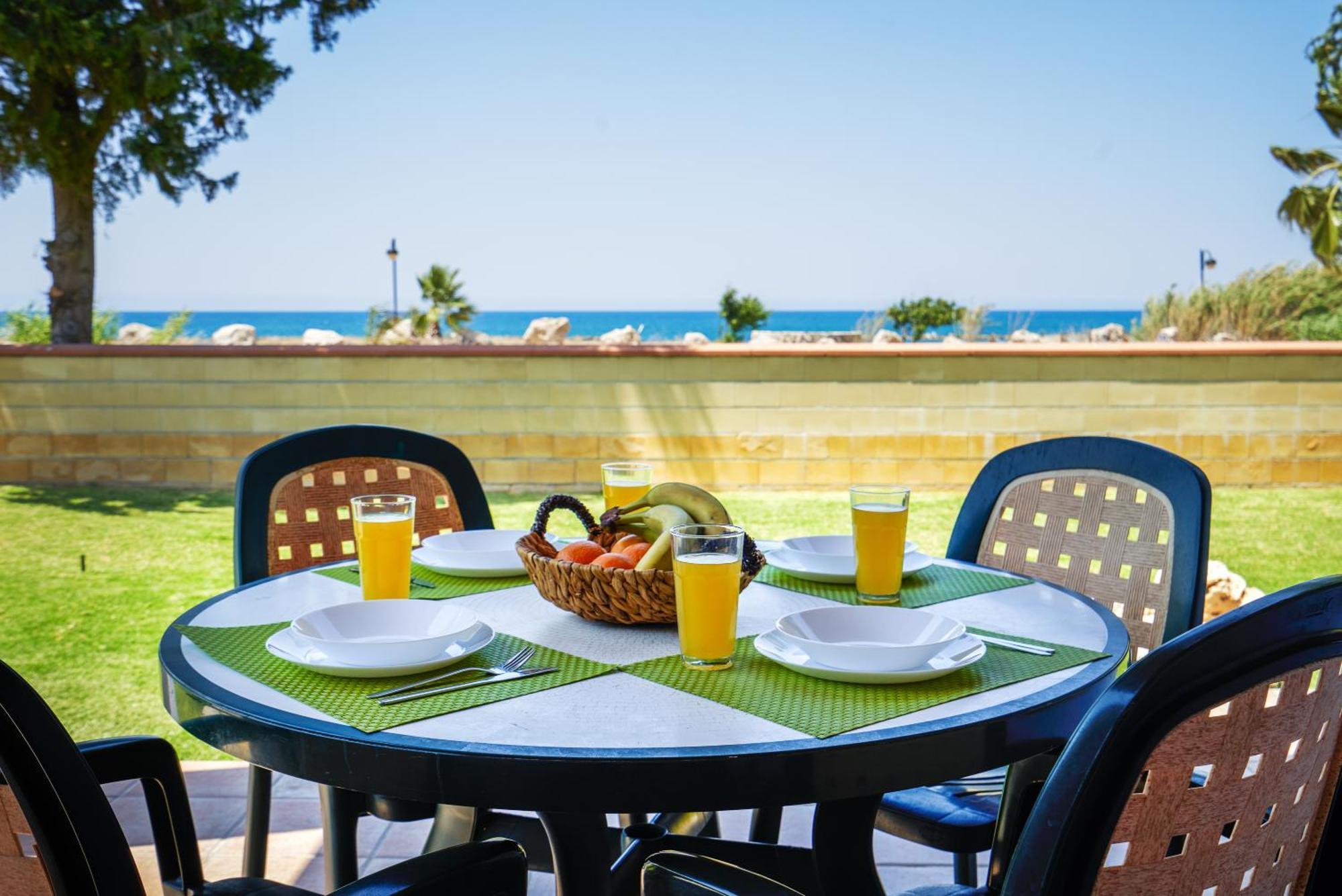 The Olympians Villas Polis Bagian luar foto
