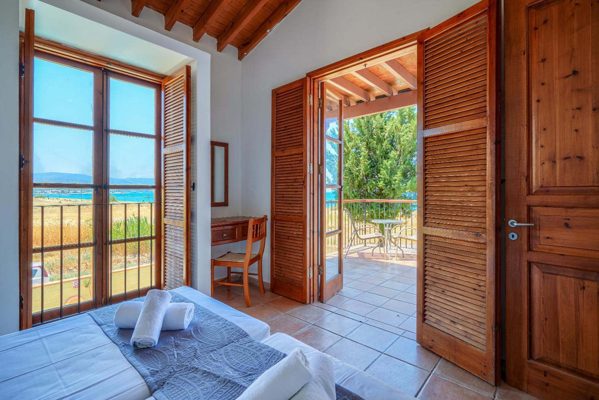 The Olympians Villas Polis Bagian luar foto