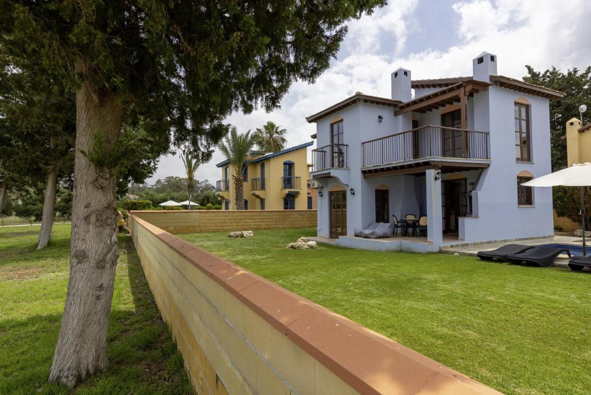 The Olympians Villas Polis Bagian luar foto